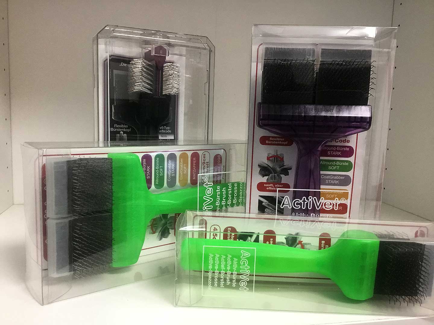 Hundesalon und Groomer-Schule Anders! Activet Hundebürsten